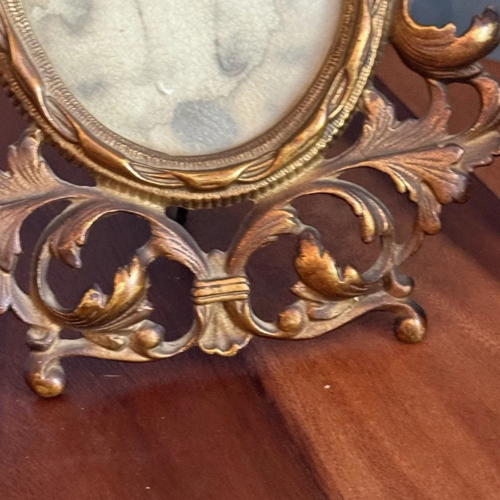Vintage‎ Ornate Brass Picture Frame Baroque Rococo Easel Vanity Frame 5x7
